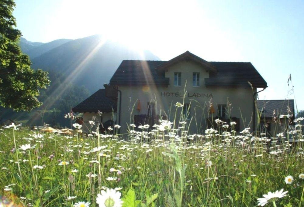 Hotel Ladina Berguen Bagian luar foto