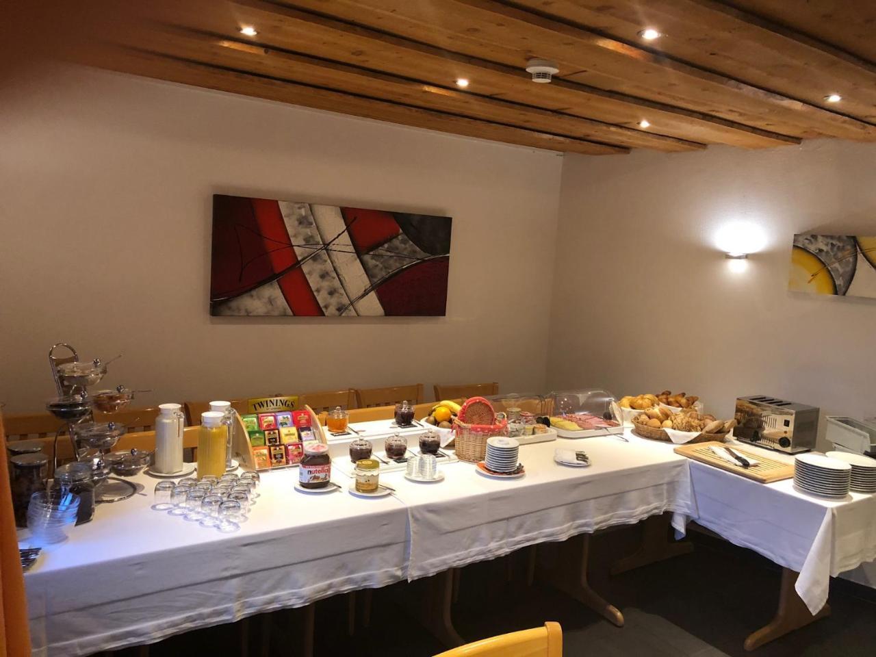 Hotel Ladina Berguen Bagian luar foto