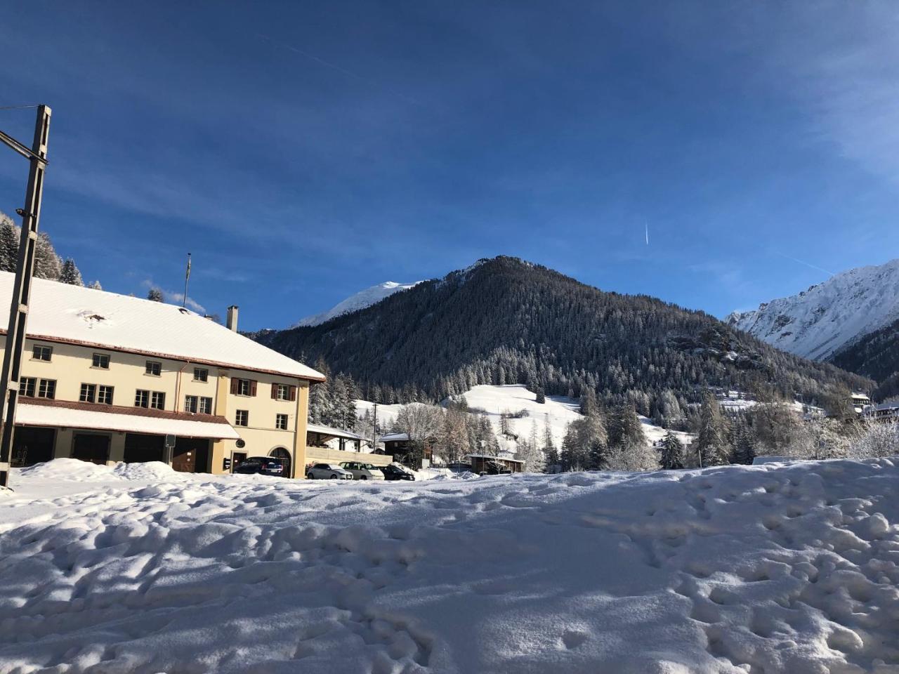 Hotel Ladina Berguen Bagian luar foto